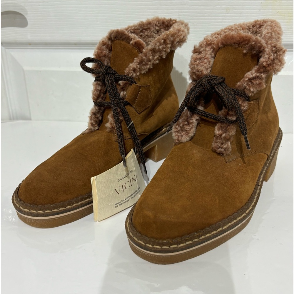 NWT Vicinni  Leather Boots. size 37